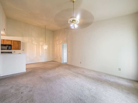 5th image of 412 Marian Ln APT 11