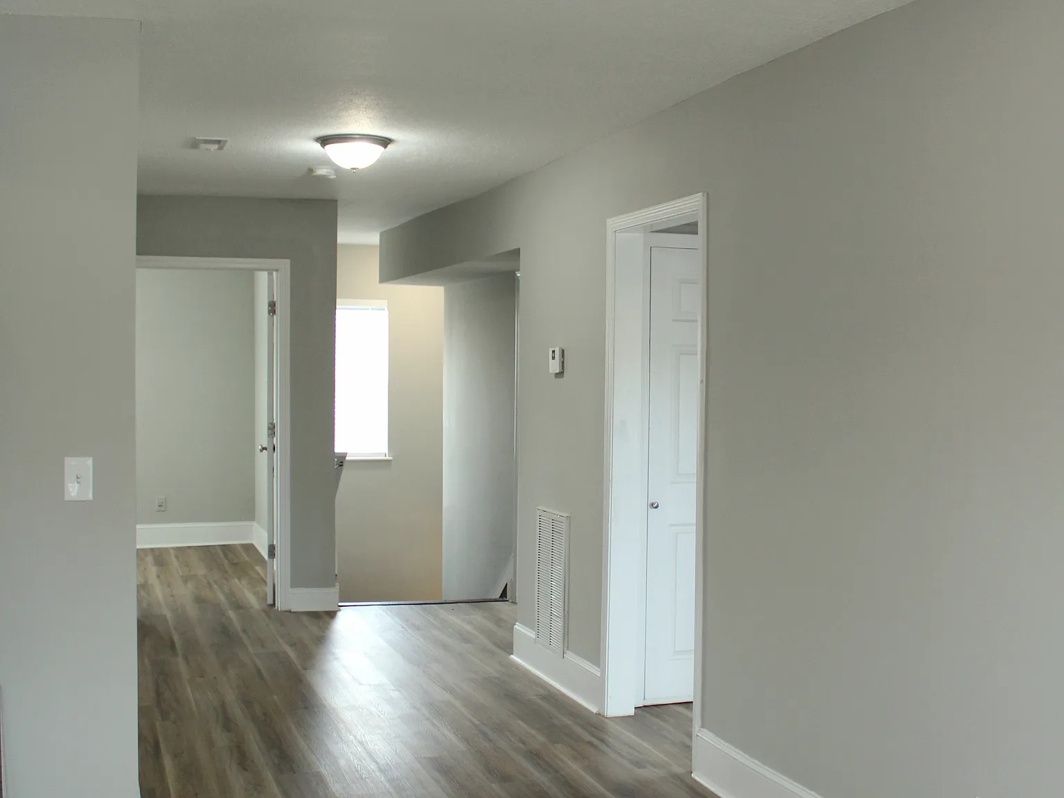 3 bed, 1.5 bath, 1100 sqft, $2,000 — Photo 4