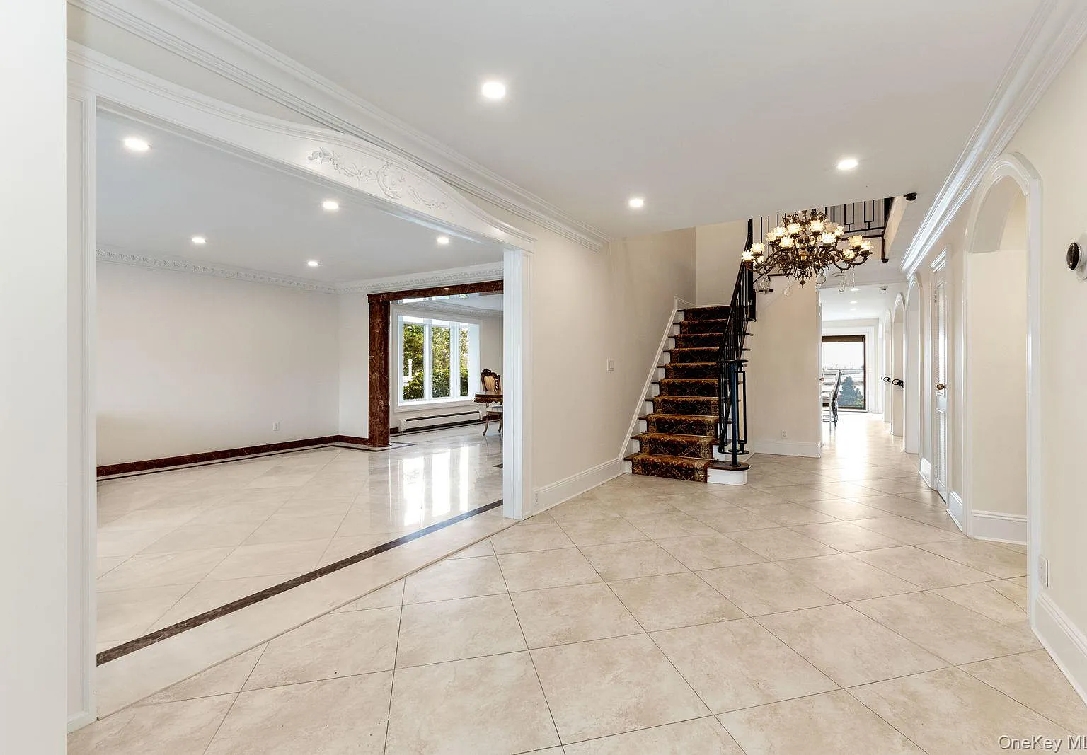 4 bed, 4.5 bath, 3877 sqft, $35,000 — Photo 3