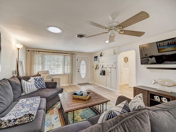 3rd image of 124 Cheshire Rd