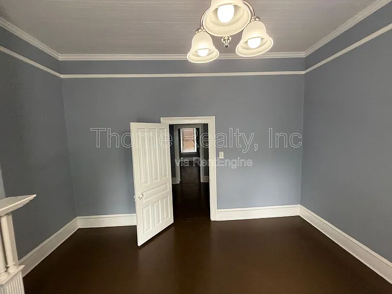 412 W Walnut St — Photo 9