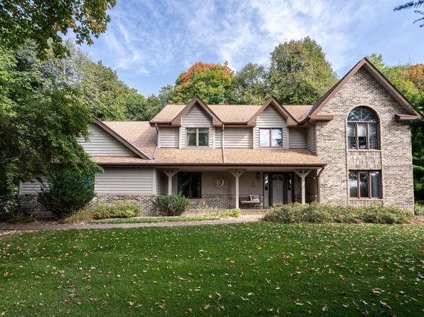 1896 Shady LANE, Grafton, WI 53024