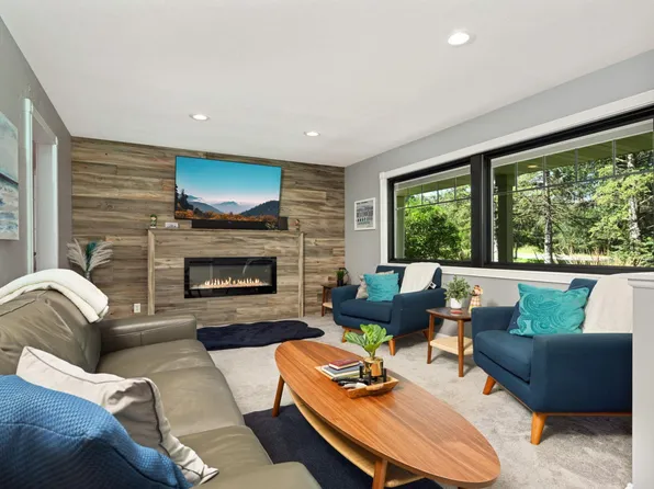 5577 Lake Elmo Ave N, Lake Elmo, MN 55042