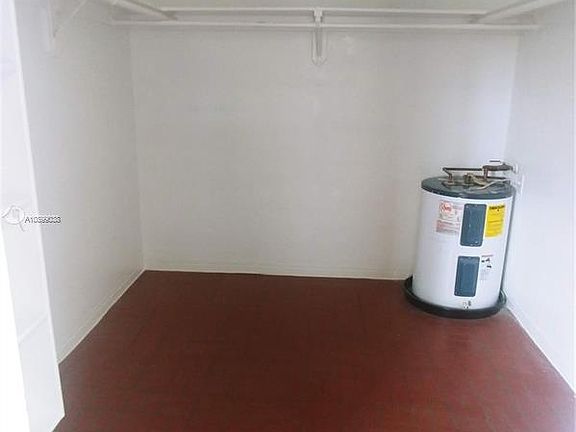 3rd image of 508 NE 1st Ave APT 16