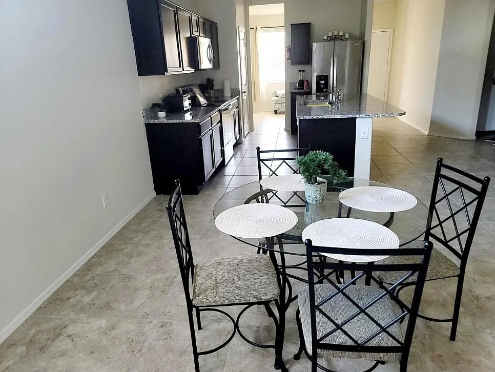 5 bed, 3.5 bath, 2684 sqft, $3,200 — Photo 4