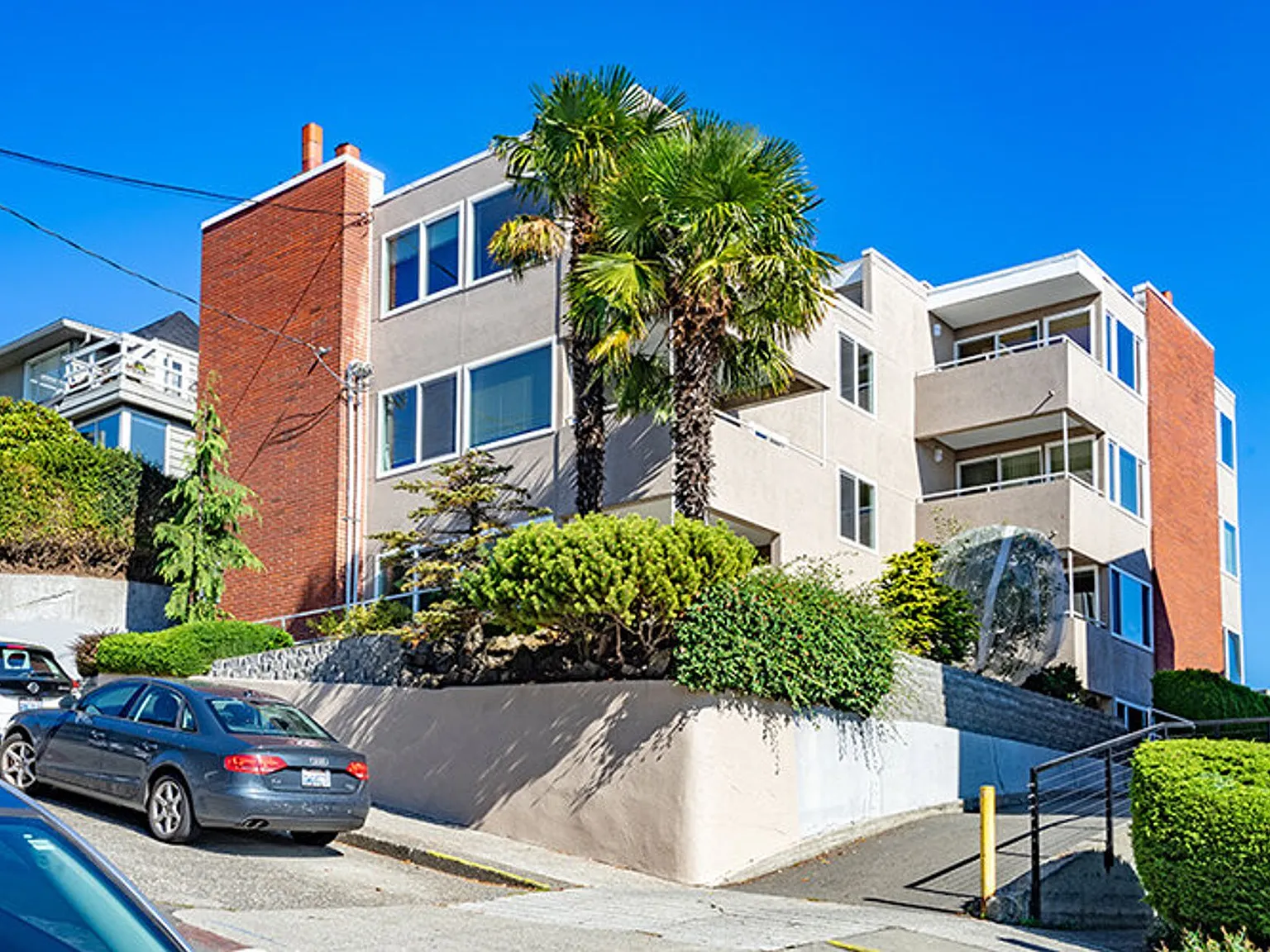 1st & Aloha Apartments — Photo 2
