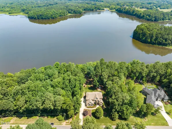 901 Edgewater Dr, Garner, NC 27529