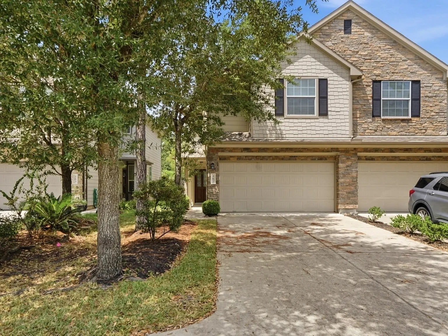 3 bed, 2.5 bath, 1638 sqft, $2,150 — Photo 2