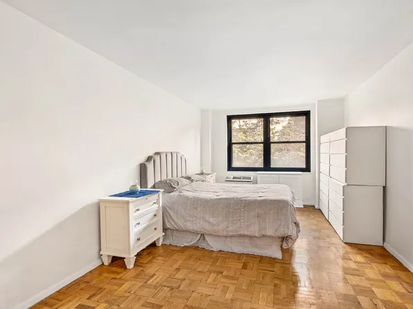 315 East 70th Street image 10 of 15