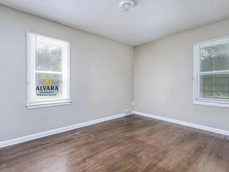8249 Robson St — Photo 9