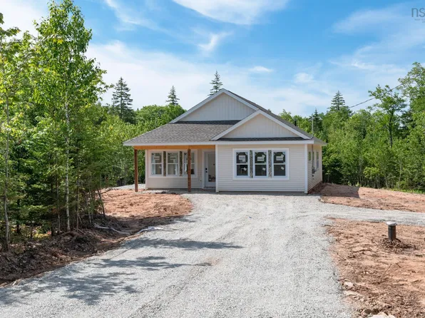 83 Maverick Ln, Devon, NS B3T 1X4