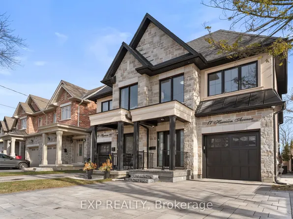 17 Harrison Ave, Mississauga, ON L5H 2N8