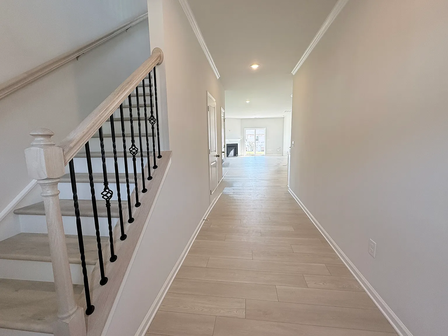 4 bed, 2.5 bath, 2202 sqft, $2,350 — Photo 2
