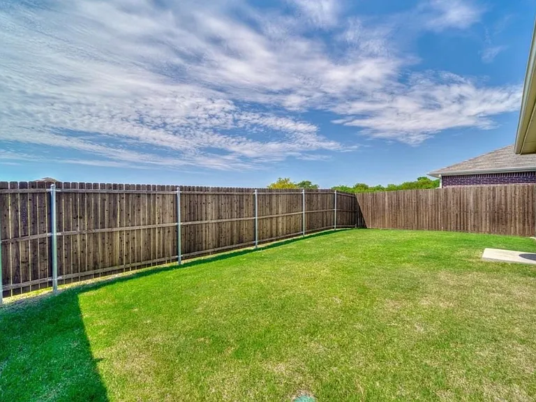 2313 Sandhill Ct — Photo 15
