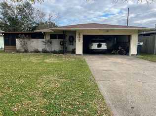 5327 W Groves Cir, Groves, TX 77619