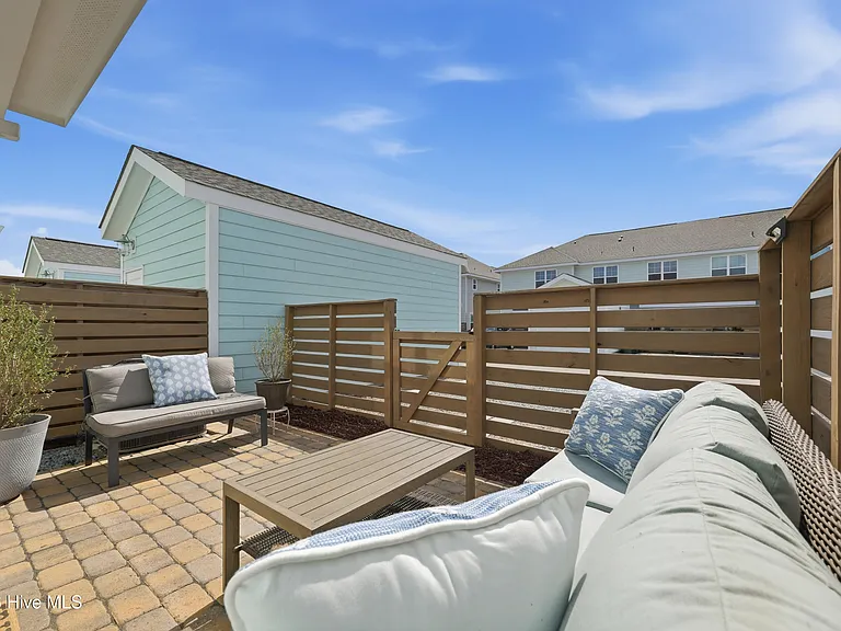 4744 Siddons Dr — Photo 3