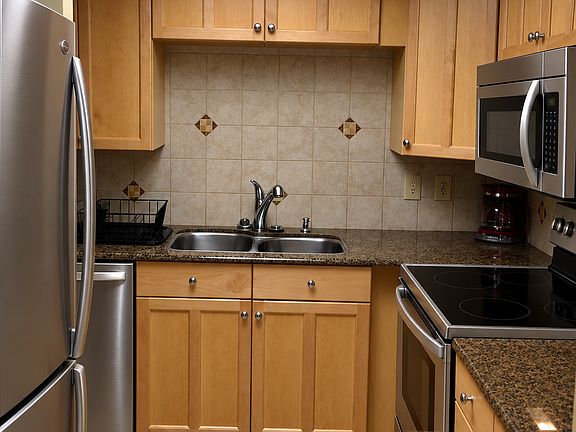 4th image of 1600 1st St