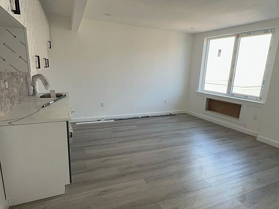 4th image of 40 W 176th St #304