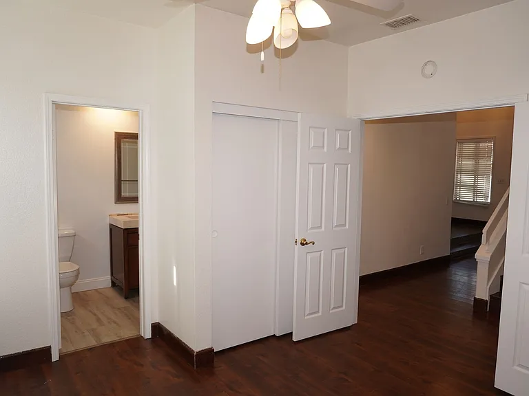 10386 Meadow Creek Dr — Photo 19