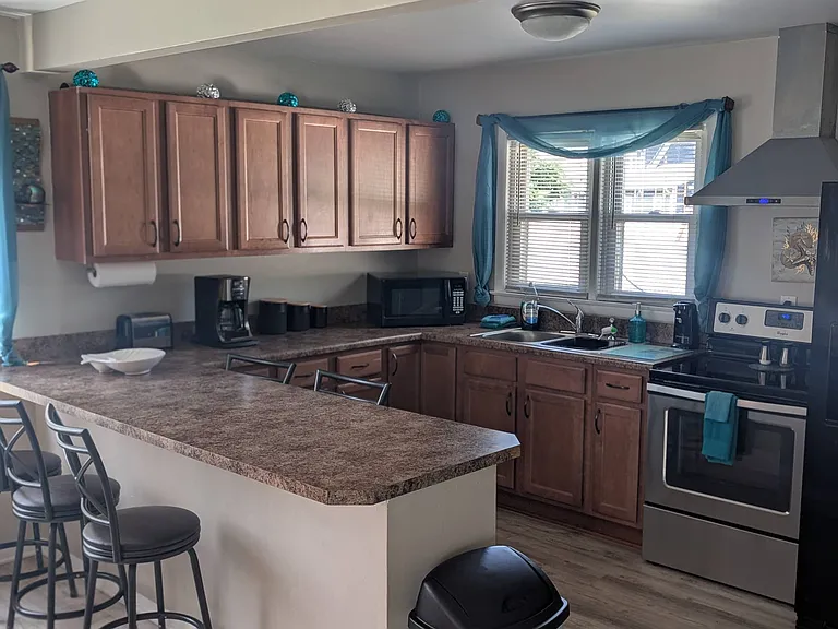 1107 Cleveland Rd W — Photo 3