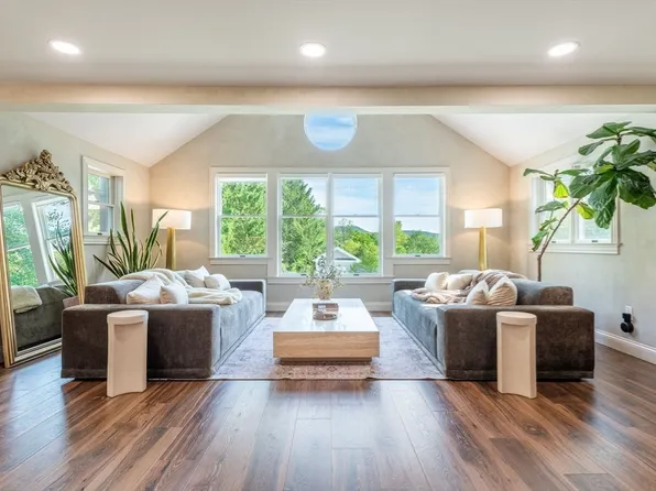 585 Station Rd, Amherst, MA 01002