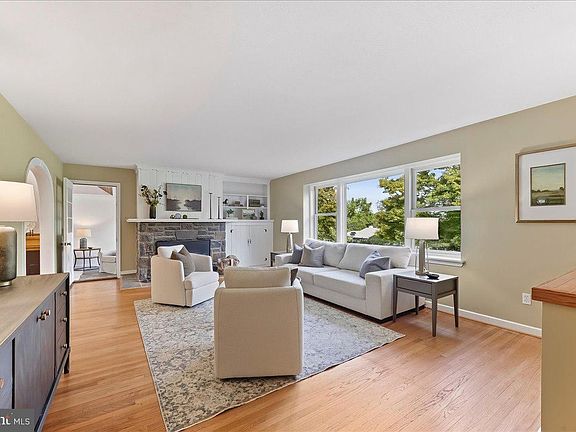 3rd image of 107 Mansion Dr