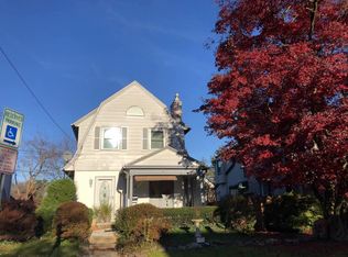221 Rock Glen Rd, Wynnewood, PA 19096