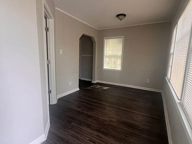 2812 Amsden Ave — Photo 1