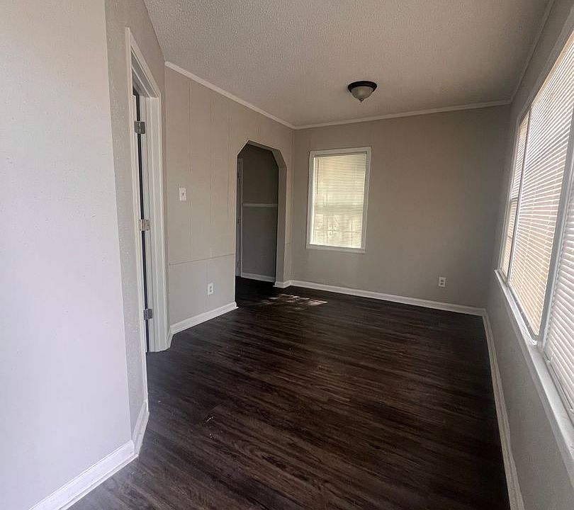 1st image of 2812 Amsden Ave