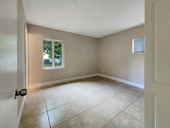 3rd image of 322 SW 78th Terrace