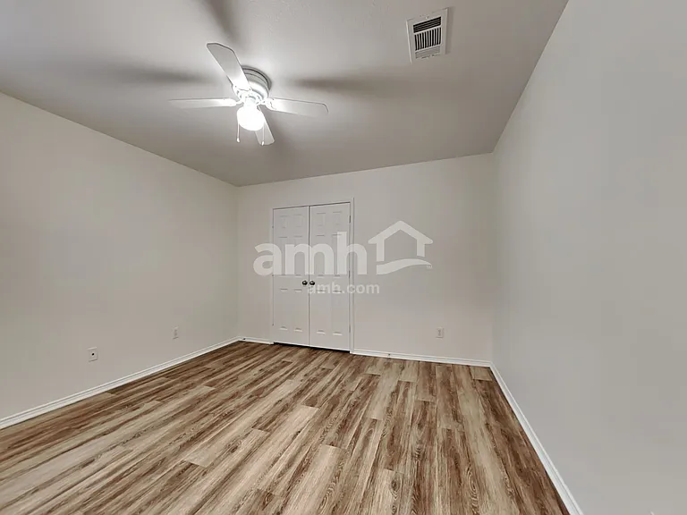 1041 Hidden Lake Dr — Photo 15