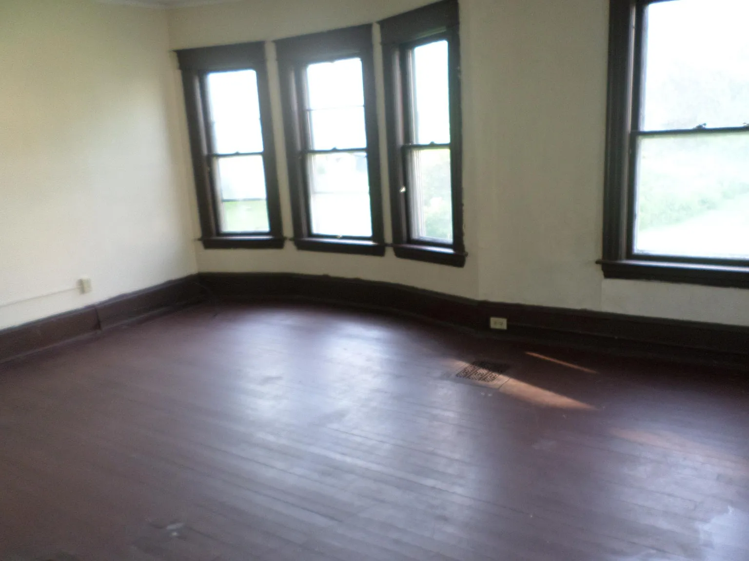 7 bed, 3200 sqft, $8,000 — Photo 3
