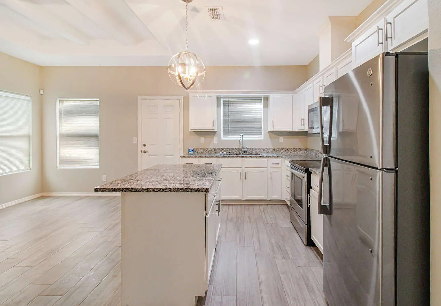 3 bed, 2.0 bath, 1116 sqft, $1,200 — Photo 4