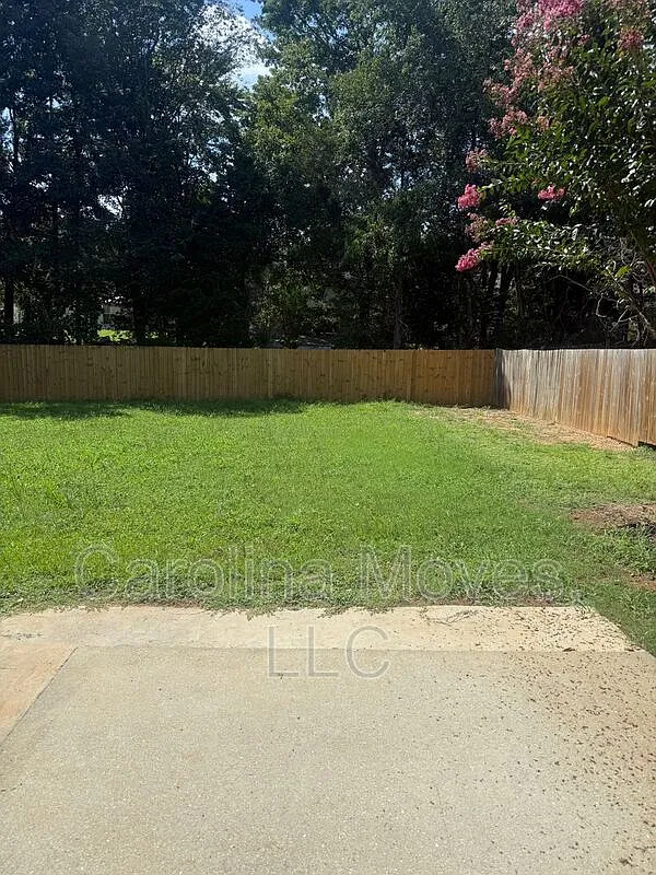 3 bed, 2.0 bath, 1409 sqft, $1,950 — Photo 4