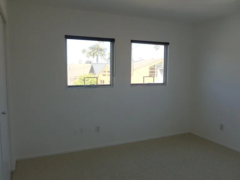 438 S Venice Blvd #5 — Photo 14