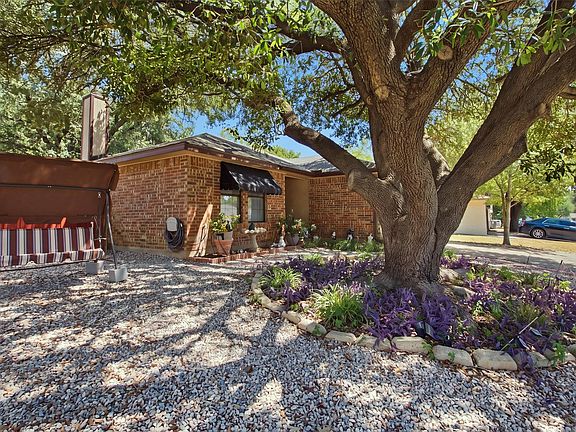 3rd image of 103 Caprock Dr