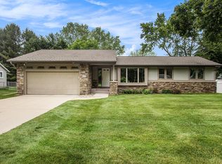 1842 Hendrick Rd, Norton Shores, MI 49441