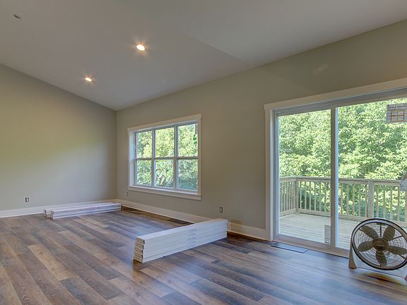 5th image of 2953 Bristol Ave NW