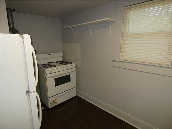 4th image of 642 1/2 College St