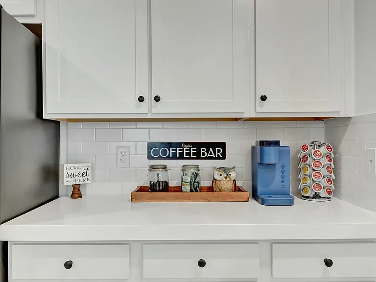 601 NE Waters Edge Ln — Photo 20