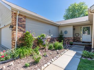 19440 Cardene Ct, Northville, MI 48167