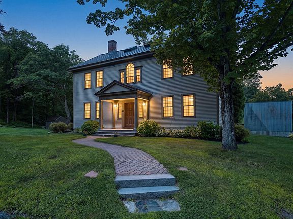 3rd image of 28 Loomis Road