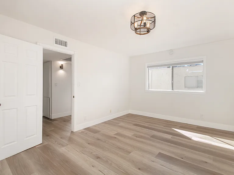1339 N Columbus Ave #304 — Photo 15