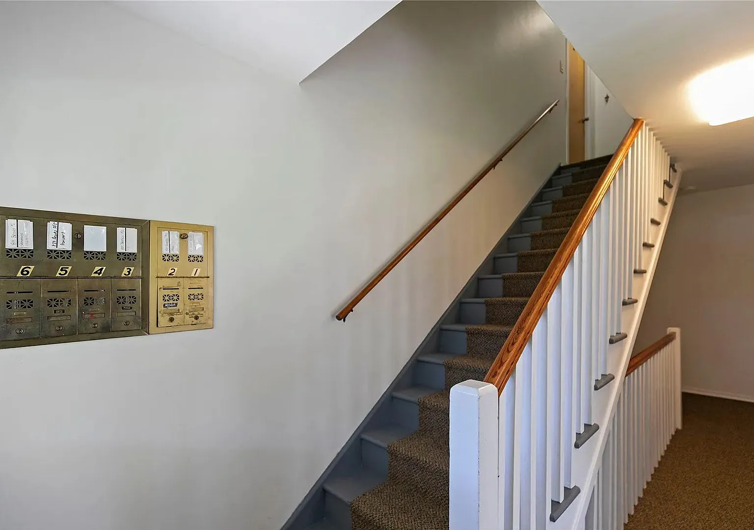 839 Brooks Street — Photo 2
