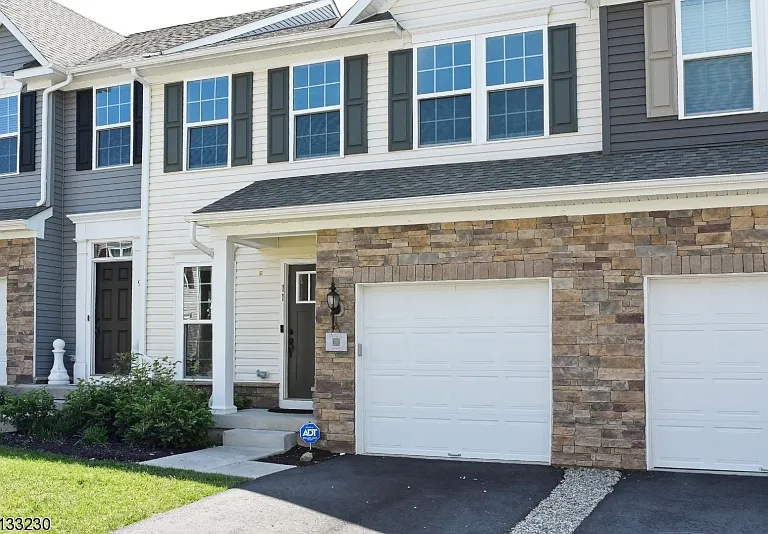 11 Shade Tree Ln — Photo 2