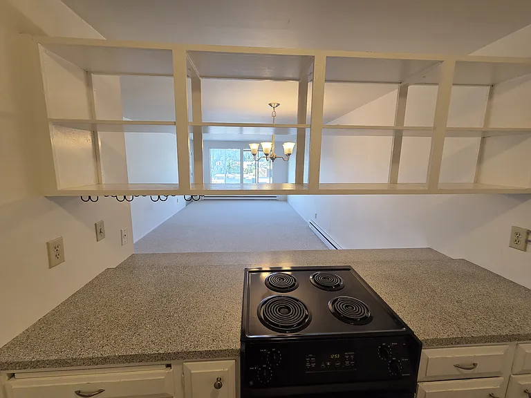 Mont Clare Apartments — Photo 19