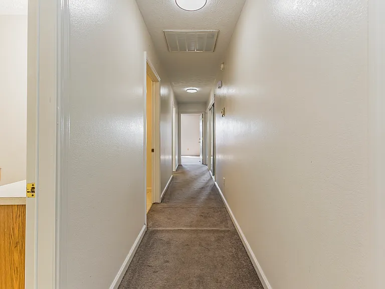 1620 W Jackson St — Photo 22