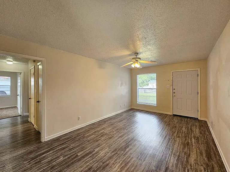 1504 S West S Young Dr — Photo 7