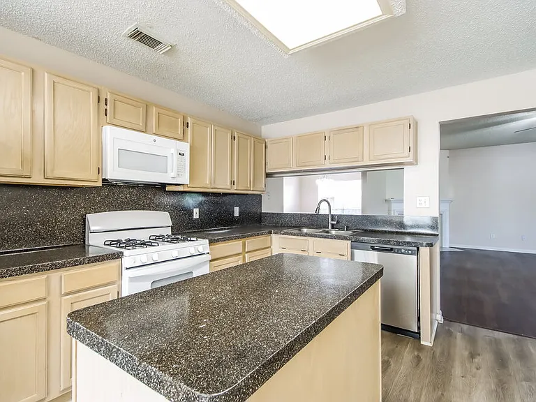 7131 Maple Walk Dr — Photo 8