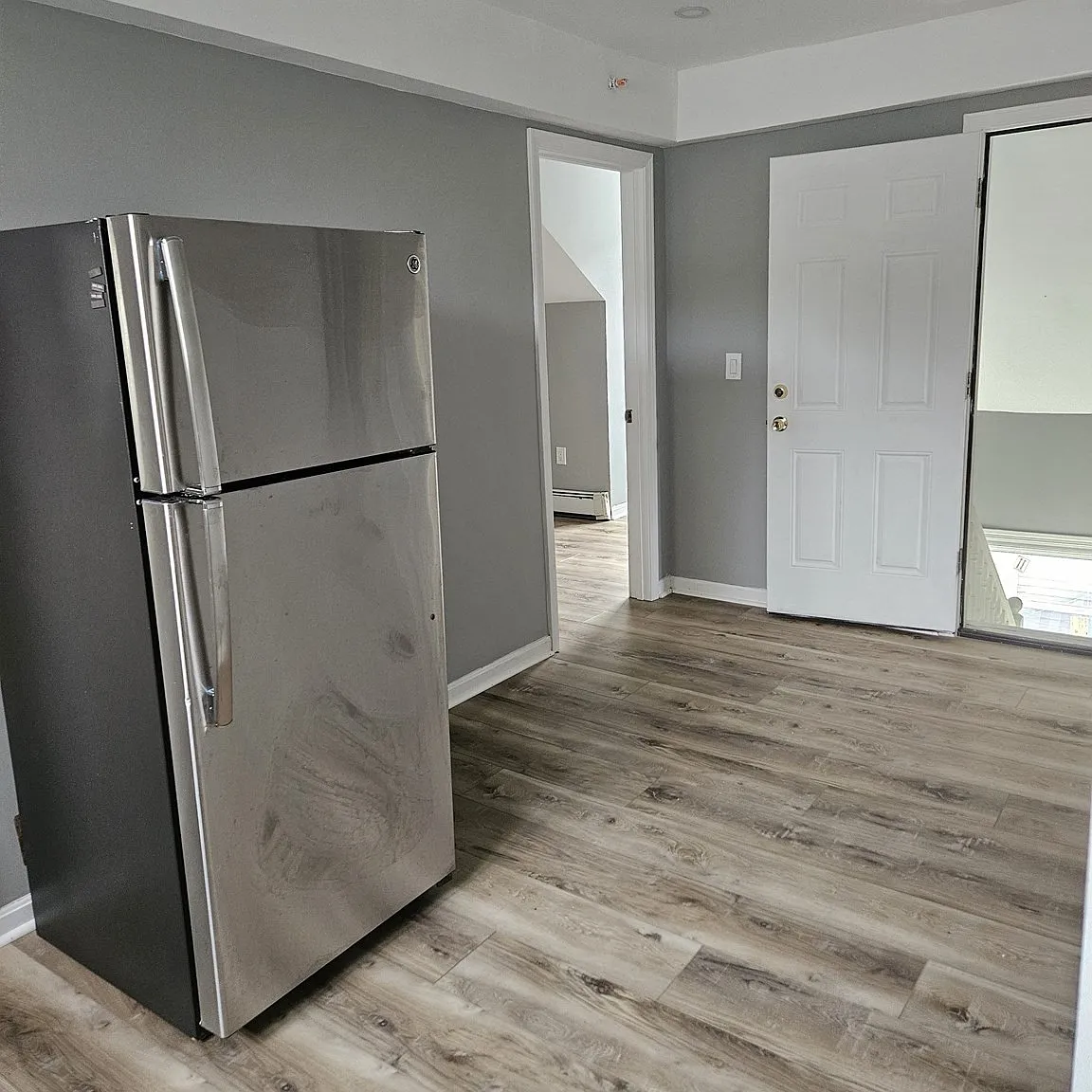 3 bed, 900 sqft, $3,300 — Photo 3